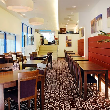ฮอลิเดย์ อินน์ เอกซ์เพรส ลอนดอน โกลเดอร์ส กรีน ฟินชืลีย์ ร้านอาหาร รูปภาพ